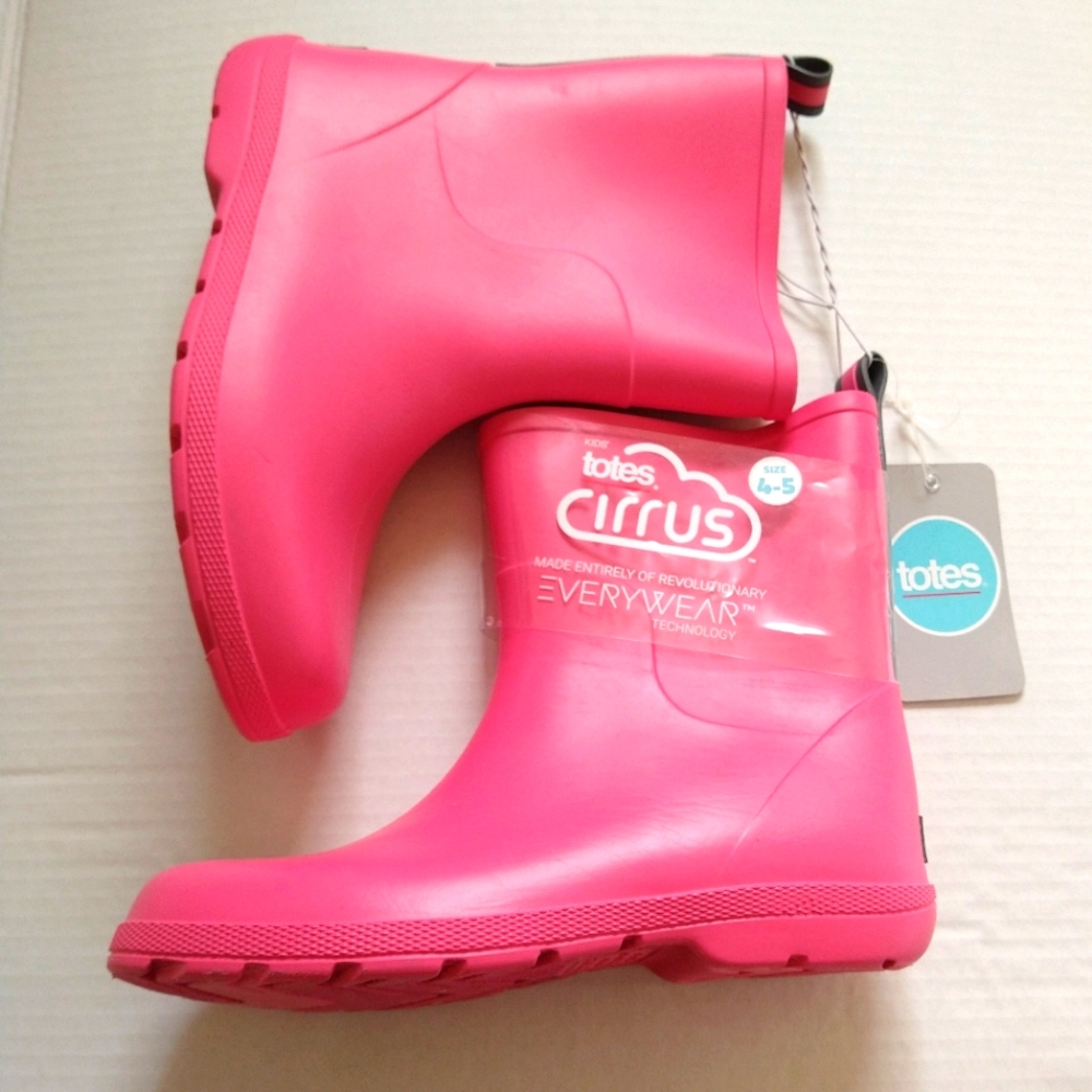 Nwt Totes revolutionary technology rain boots